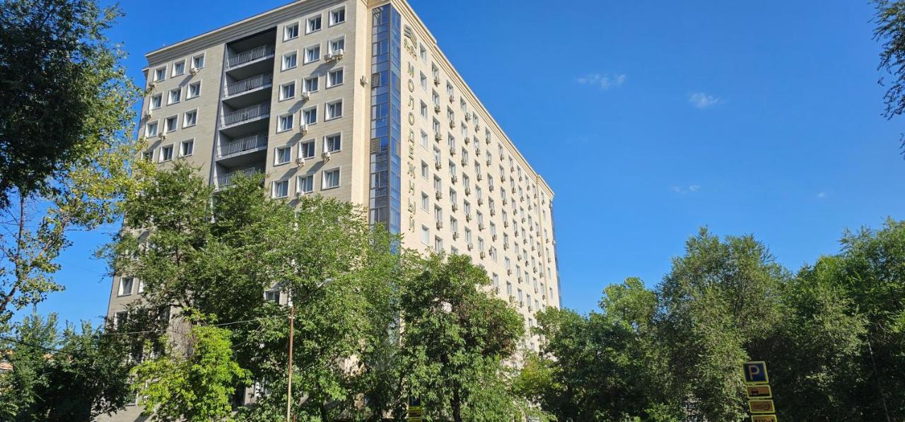 One Bedroom Apartment Next To Arbat In The Heart Of Almaty Exterior photo