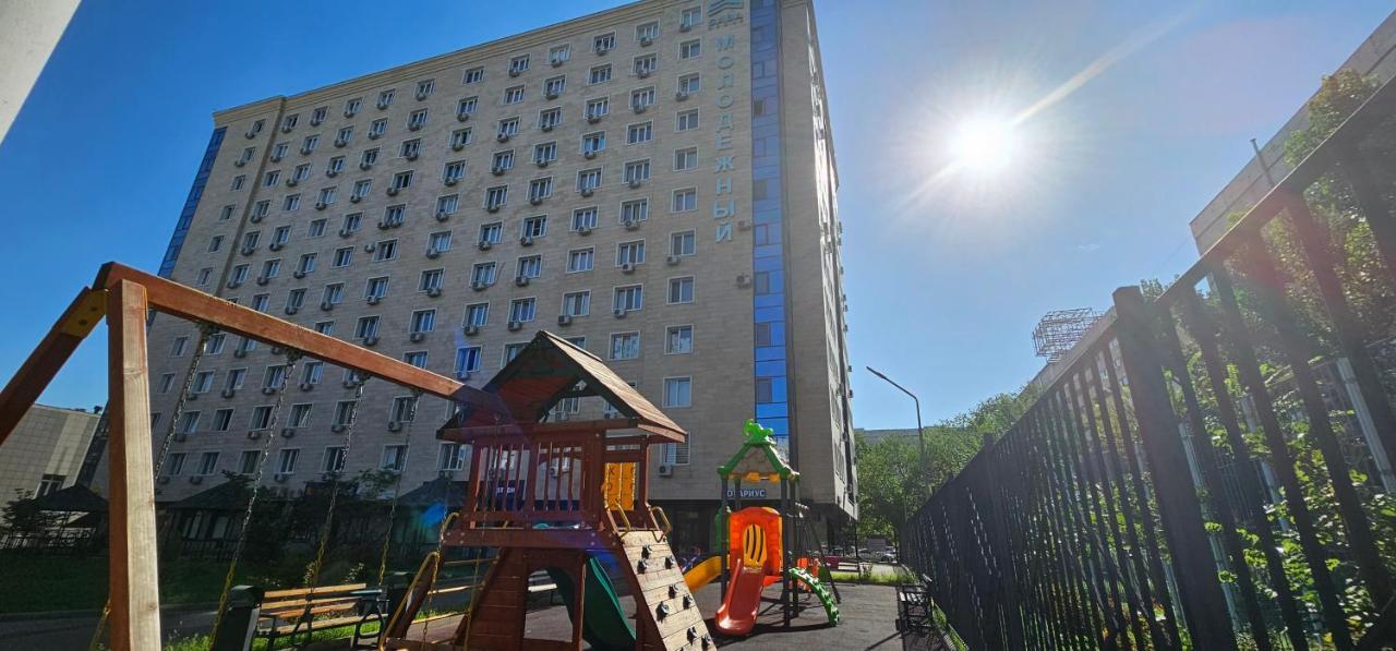 One Bedroom Apartment Next To Arbat In The Heart Of Almaty Exterior photo