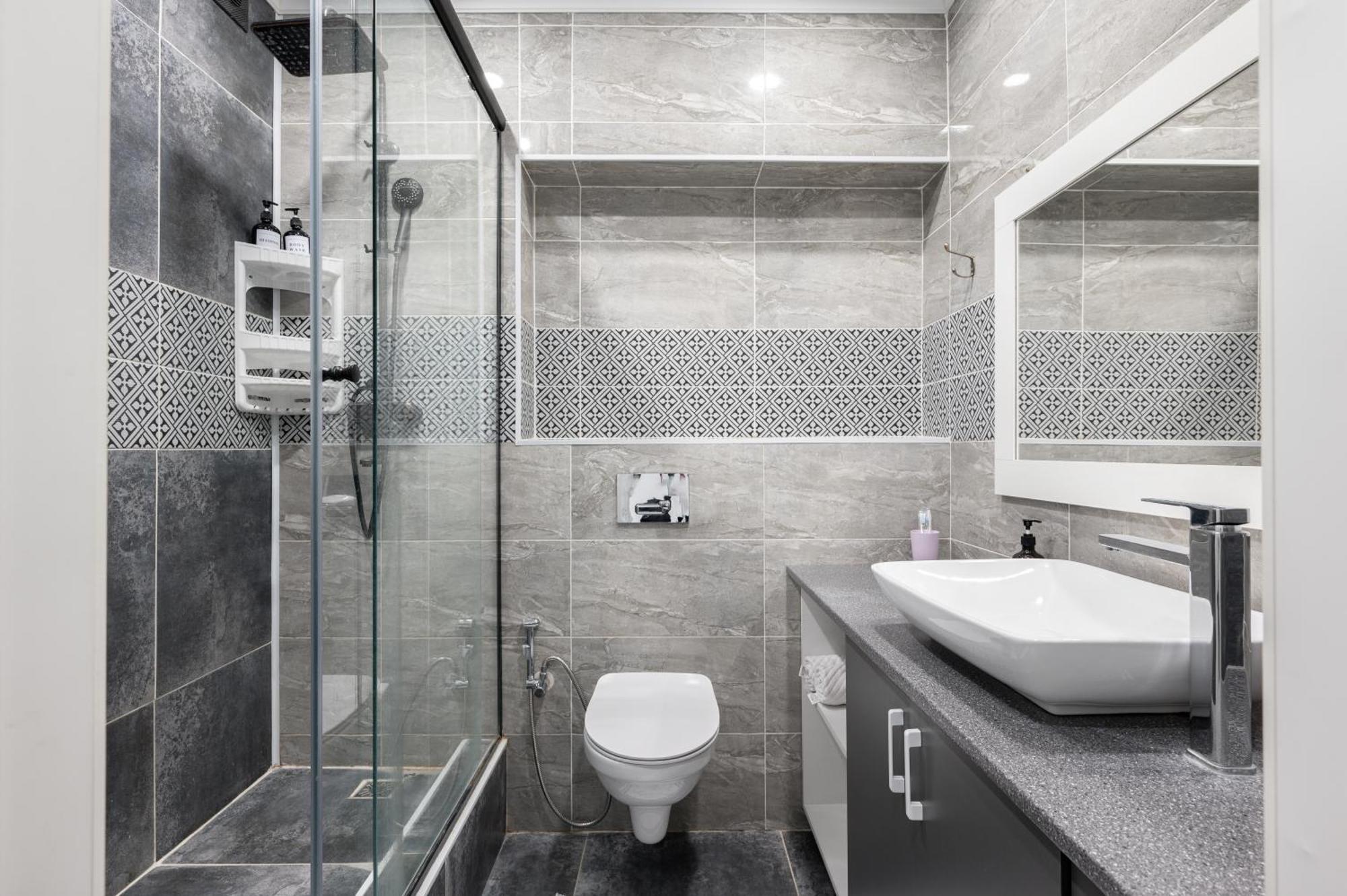 One Bedroom Apartment Next To Arbat In The Heart Of Almaty Exterior photo